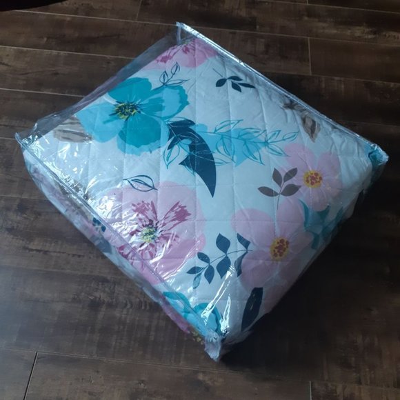 New 3-Piece Pink & Blue Floral Blooms Quilt Bedding Set - QUEEN Size - Picture 5 of 5